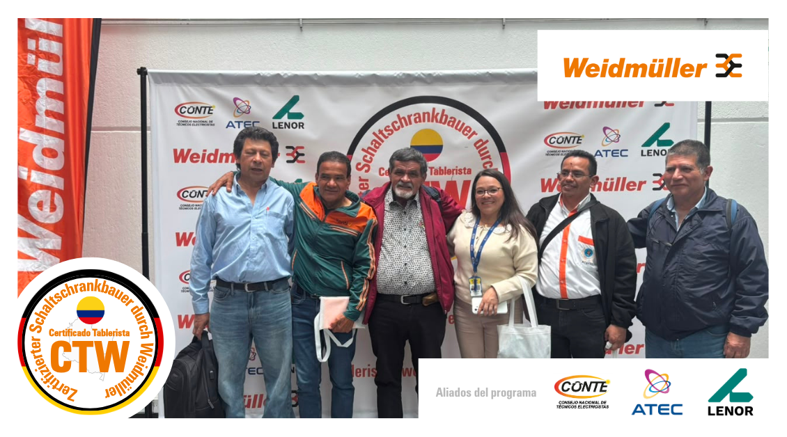 Aliados e invitados en el backdrop CTW