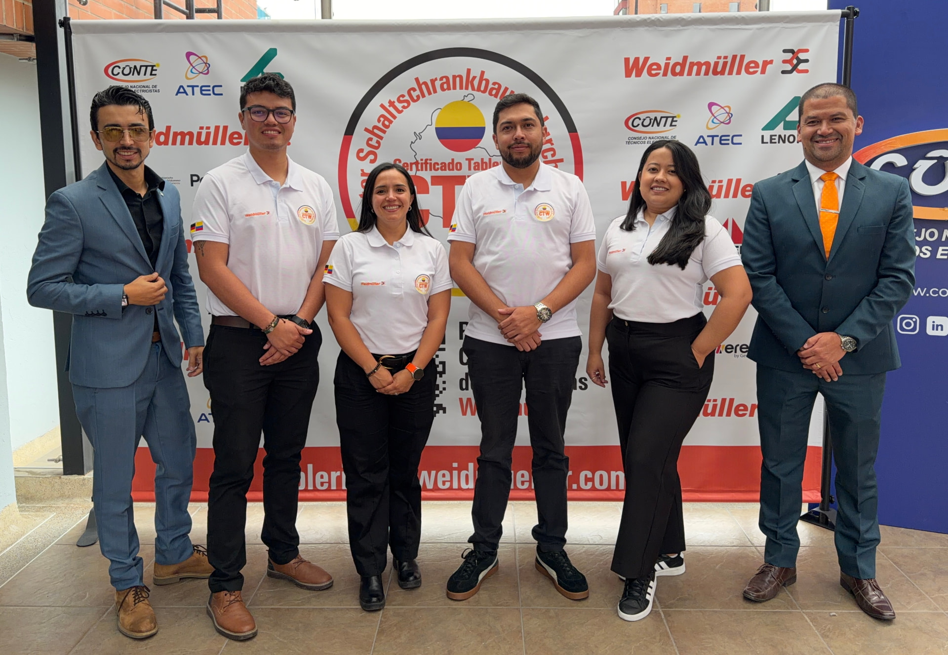 Equipo Weidmüller y aliados en el backdrop CTW — Sesión 2